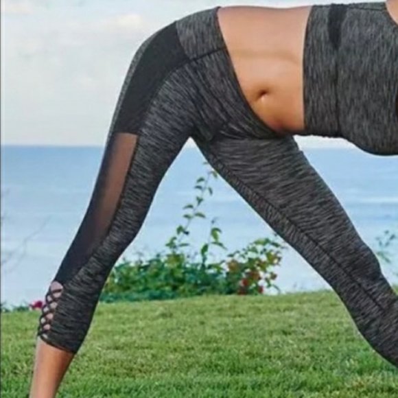 Athleta Pants - Athleta Mind Over Mat Mesh Gray Capri Leggins Sz M